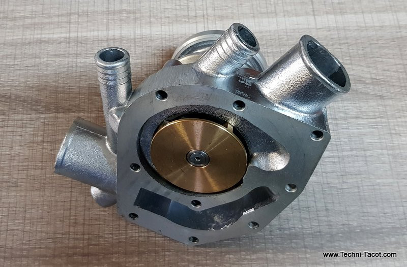 Pompe a eau 4 sorties Renault Dauphine